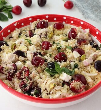 Ensalada de quinoa, pollo y cerezas