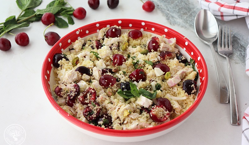 Ensalada de quinoa, pollo y cerezas