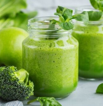 Licuado verde de coliflor y calabaza